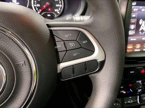 Used 2023 Jeep Renegade Latitude image 24