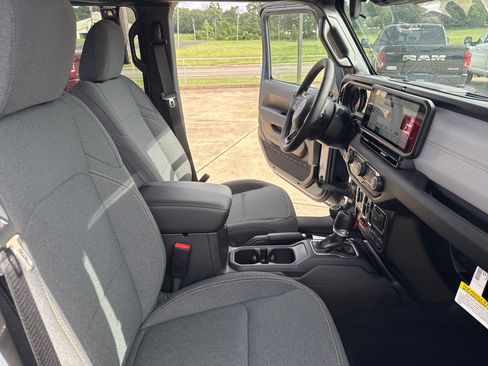 New 2025 Jeep Gladiator Willys image 24