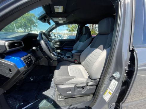 Used 2025 Toyota Tacoma TRD Off-Road image 28