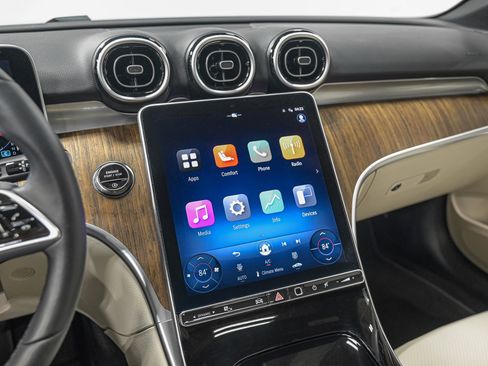 Used 2025 Mercedes-Benz C 300 4MATIC Sedan image 21