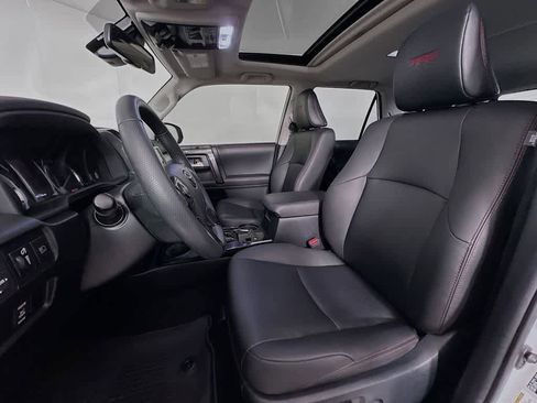 Used 2021 Toyota 4Runner Venture w/ Moonroof Package AWD/4WD image 11