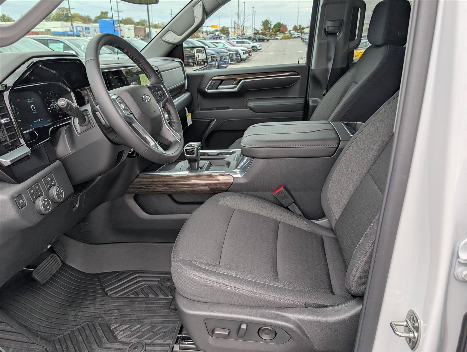 New 2026 Chevrolet Silverado 1500 RST w/ Dark Appearance Package AWD/4WD image 10