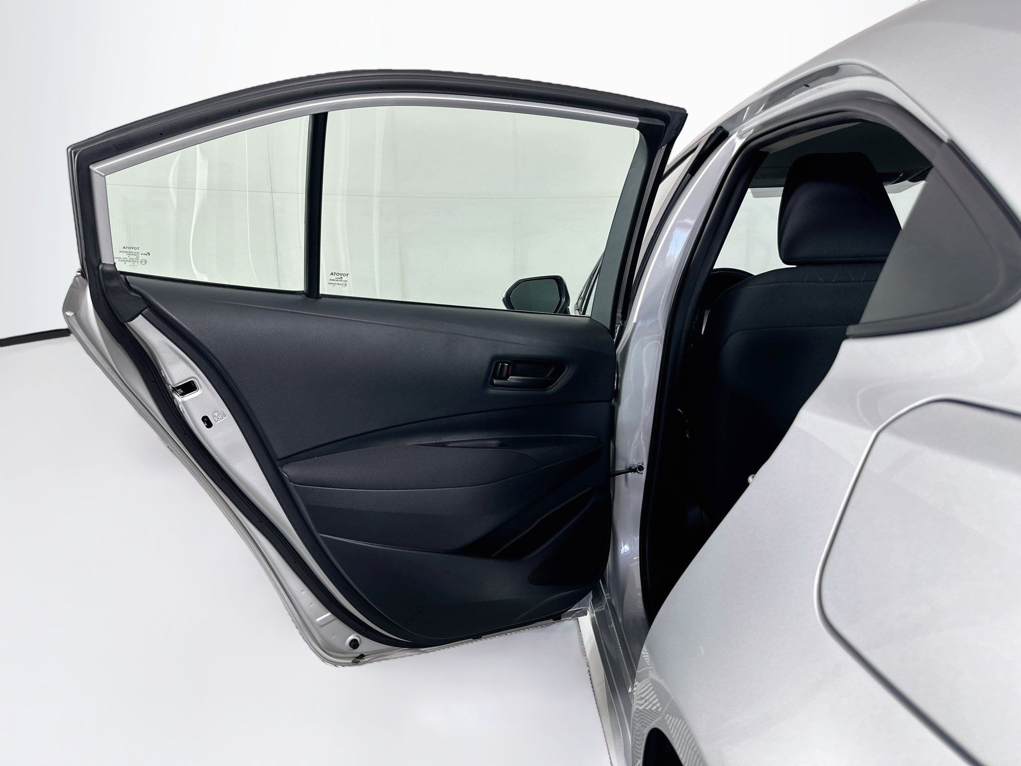 Used 2025 Toyota Corolla LE FWD image 24