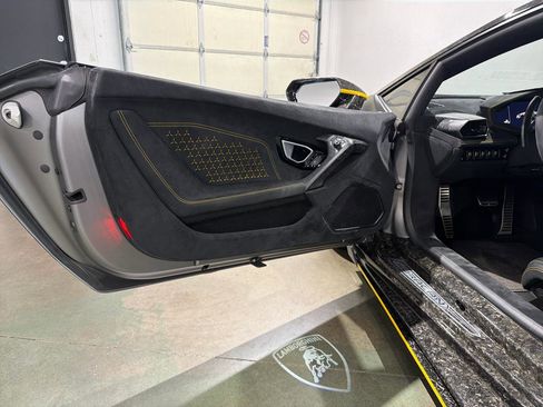 Used 2018 Lamborghini Huracan AWD/4WD image 21