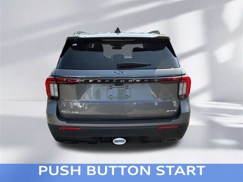 Used 2025 Ford Explorer Active AWD/4WD image 19