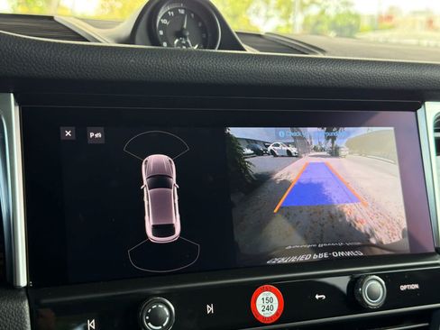 Certified 2023 Porsche Macan AWD/4WD image 23