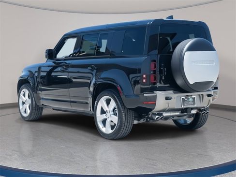 New 2025 Land Rover Defender 110 X-Dynamic SE image 3