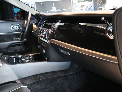 Used 2017 Rolls-Royce Dawn image 22