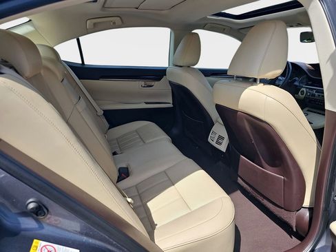 Used 2016 Lexus ES 350 w/ Luxury Package w/Wood Trim FWD image 14