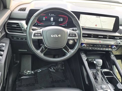 Certified 2025 Kia Telluride S FWD image 11