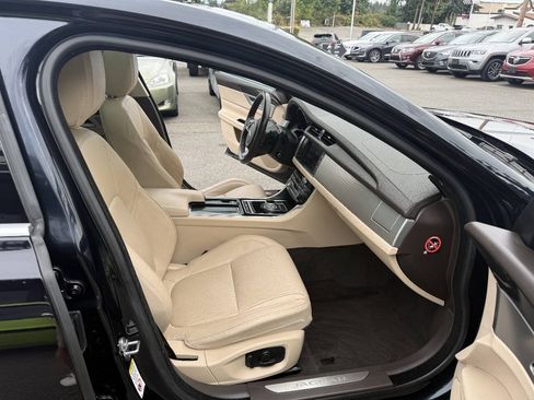 Used 2016 Jaguar XF Prestige RWD image 26