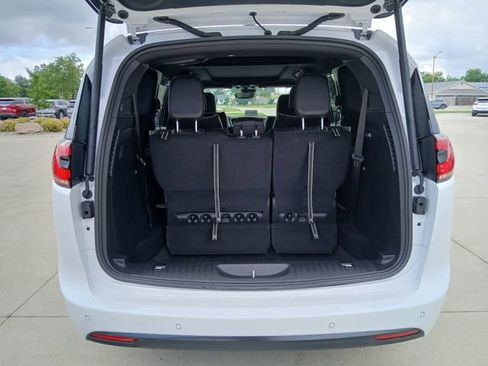New 2027 Chrysler Pacifica Limited AWD/4WD image 21
