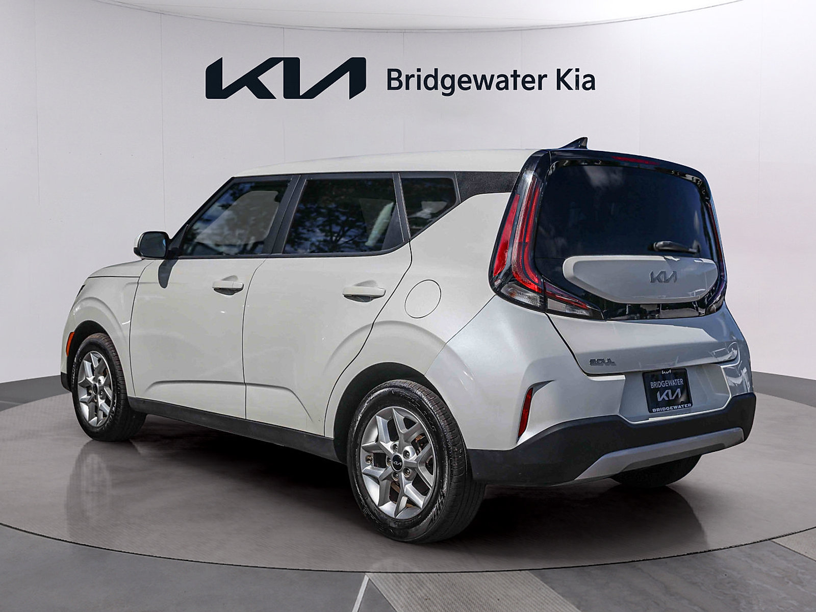 Certified 2025 Kia Soul LX w/ LX Technology Package FWD image 4