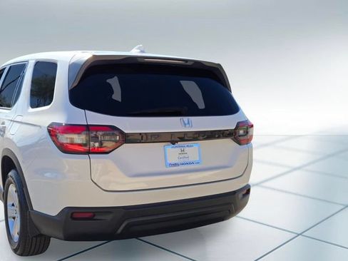 Certified 2023 Honda Pilot LX image 5