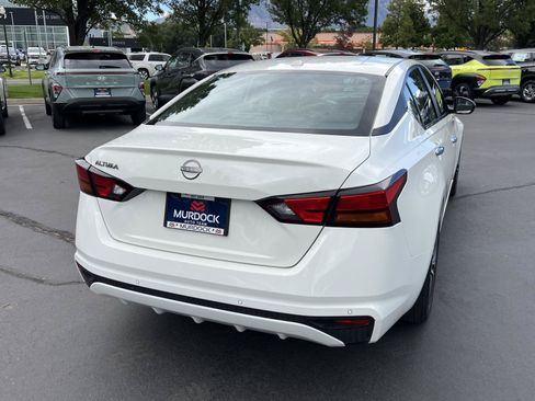 Used 2025 Nissan Altima 2.5 SV FWD image 8