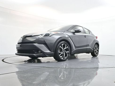 Used 2018 Toyota C-HR XLE FWD image 27