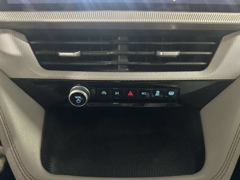 Used 2025 Ford Explorer Active w/ Active Comfort Package AWD/4WD image 21