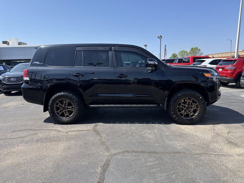 Used 2021 Toyota Land Cruiser Heritage Edition image 2