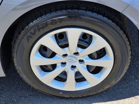 Used 2023 Toyota Corolla LE w/ Carpet Mat Package (TMS) FWD image 15