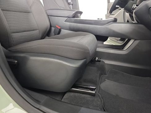 Used 2026 Chevrolet Equinox LT w/ Safety and Technology Package FWD image 29