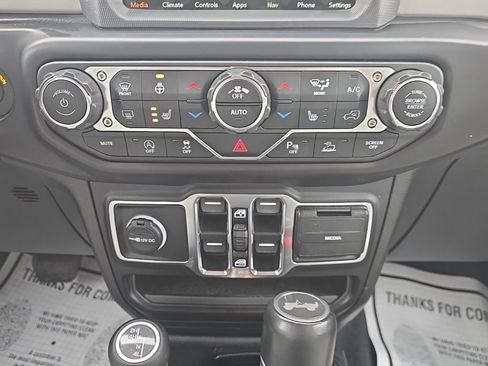 Used 2021 Jeep Wrangler Unlimited Sahara image 36