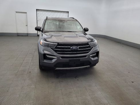 Used 2021 Ford Explorer XLT w/ Equipment Group 202A AWD/4WD image 14