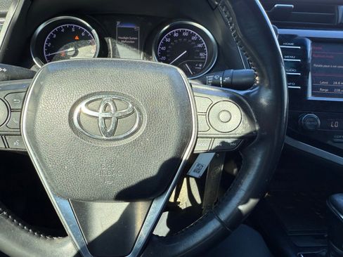 Used 2018 Toyota Camry SE image 19