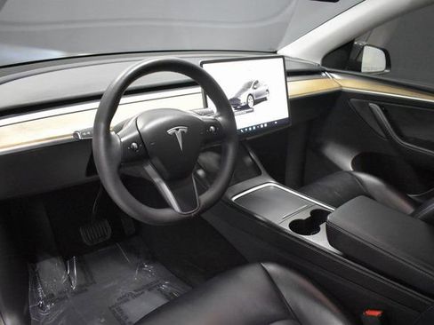 Used 2023 Tesla Model Y Long Range image 4