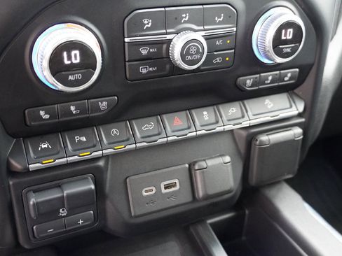 Used 2021 GMC Sierra 1500 SLT w/ SLT Premium Plus Package image 13