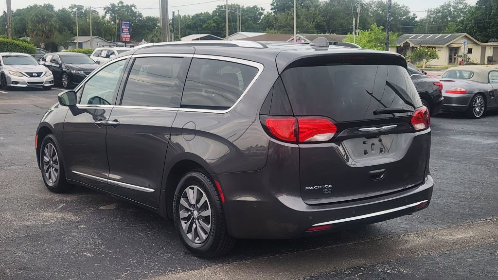 Used 2019 Chrysler Pacifica Touring-L FWD image 4