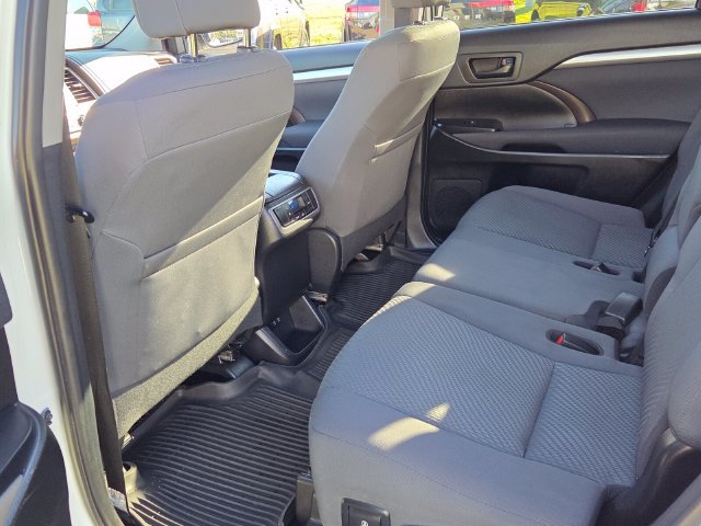 Used 2019 Toyota Highlander LE FWD image 8