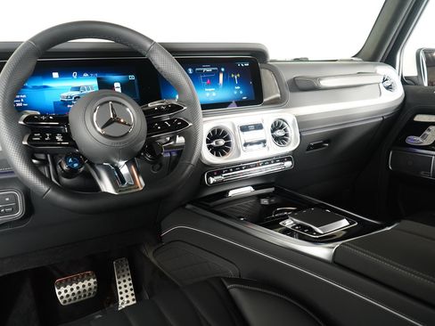 Used 2025 Mercedes-Benz G 63 AMG 4MATIC image 2