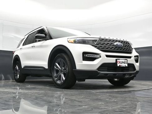 Used 2024 Ford Explorer XLT w/ XLT Sport Appearance Package AWD/4WD image 59