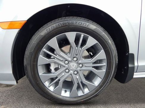 New 2026 Honda Odyssey Touring image 9