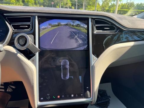 Used 2015 Tesla Model S 85D image 17