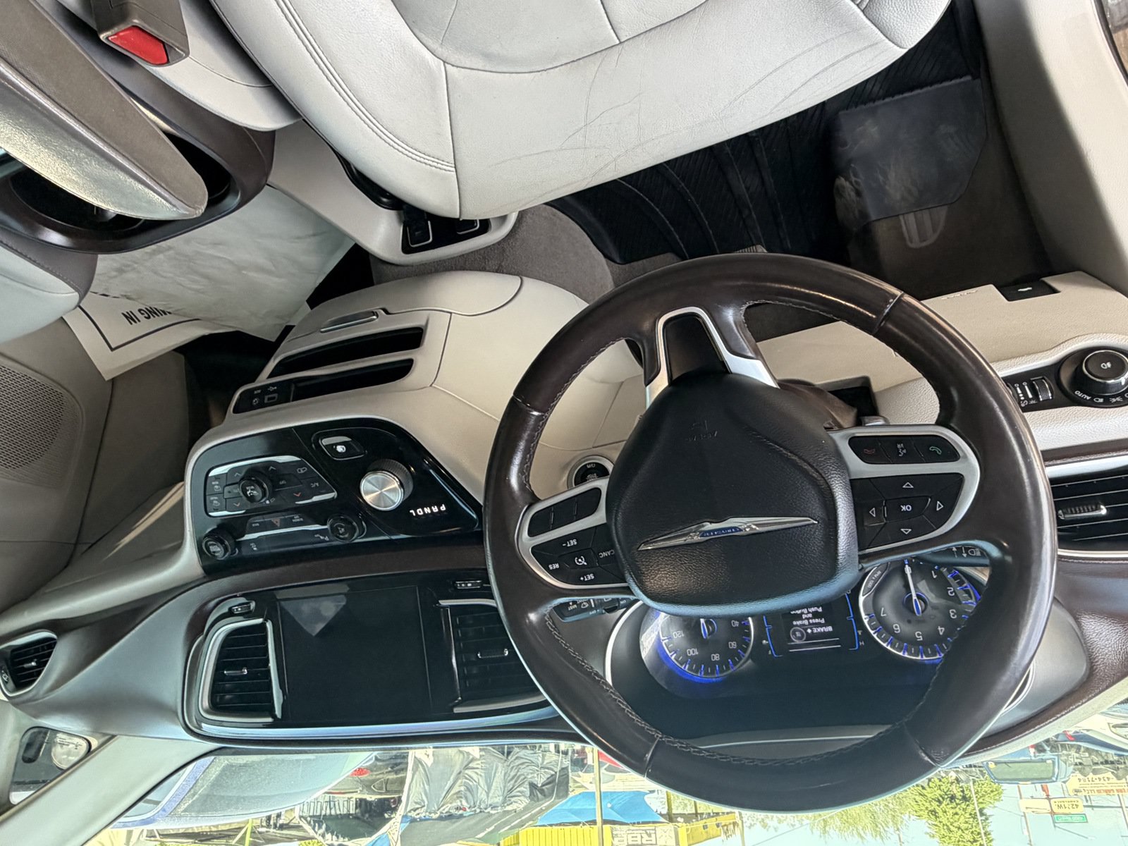 Used 2017 Chrysler Pacifica Touring-L FWD image 7