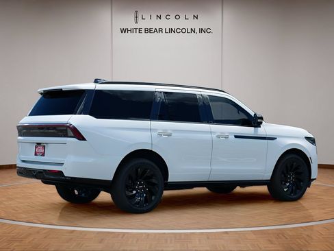 Used 2026 Lincoln Navigator Reserve w/ Jet Appearance Package AWD/4WD image 5