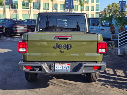Used 2023 Jeep Gladiator Sport AWD/4WD image 7