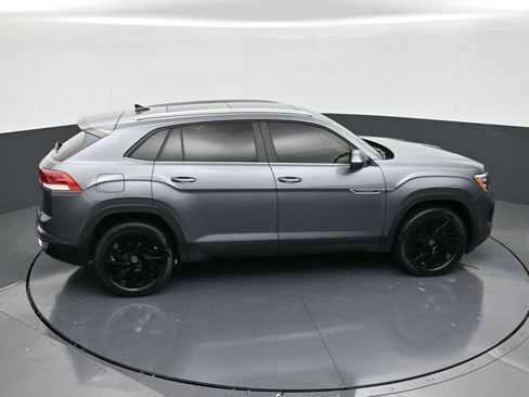 Used 2024 Volkswagen Atlas Cross Sport SE w/ Panoramic Sunroof Package FWD image 17