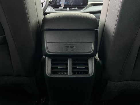 Used 2025 Chevrolet Equinox LT image 12