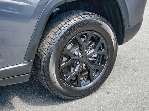 Used 2025 Jeep Grand Cherokee Altitude AWD/4WD image 10