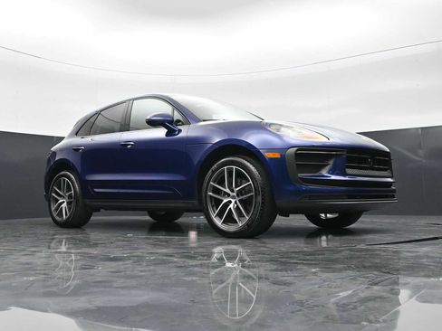 Certified 2026 Porsche Macan AWD/4WD image 41