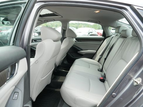 Used 2019 Honda Accord Touring image 16