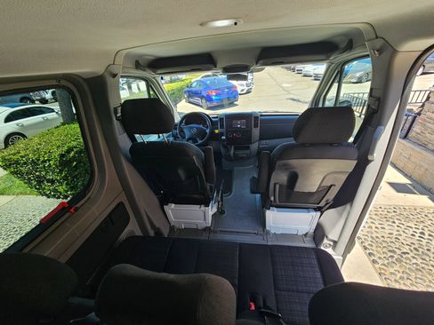Used 2016 Mercedes-Benz Sprinter 2500 image 21