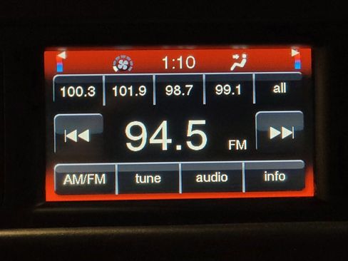 Used 2019 Dodge Journey SE image 25