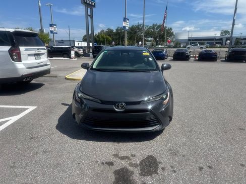 Used 2023 Toyota Corolla LE FWD image 2