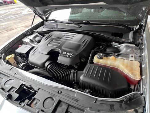 Used 2016 Chrysler 300 S image 9