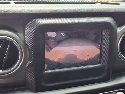 Used 2020 Jeep Wrangler Unlimited Sahara AWD/4WD image 4