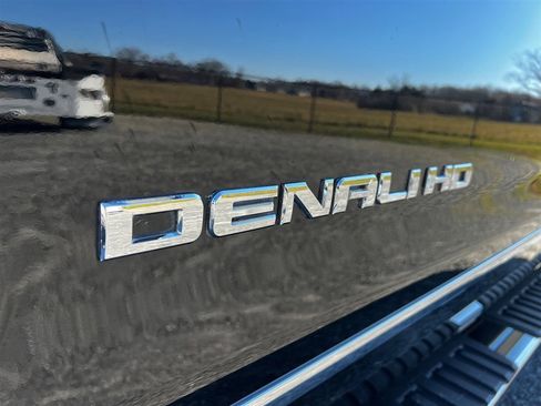 Used 2015 GMC Sierra 2500 Denali w/ Duramax Plus Package image 16