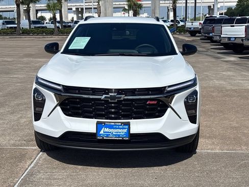 Used 2026 Chevrolet Trax RS FWD image 2